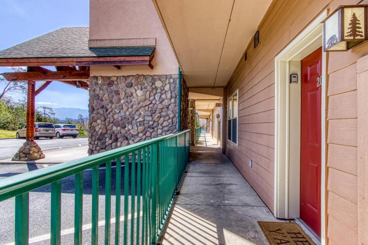 Gorgeous 2Bd 2Bth Condo With Mountain Views Pool Hot Tub Game Room Close To Parkway Pigeon Forge Exterior photo