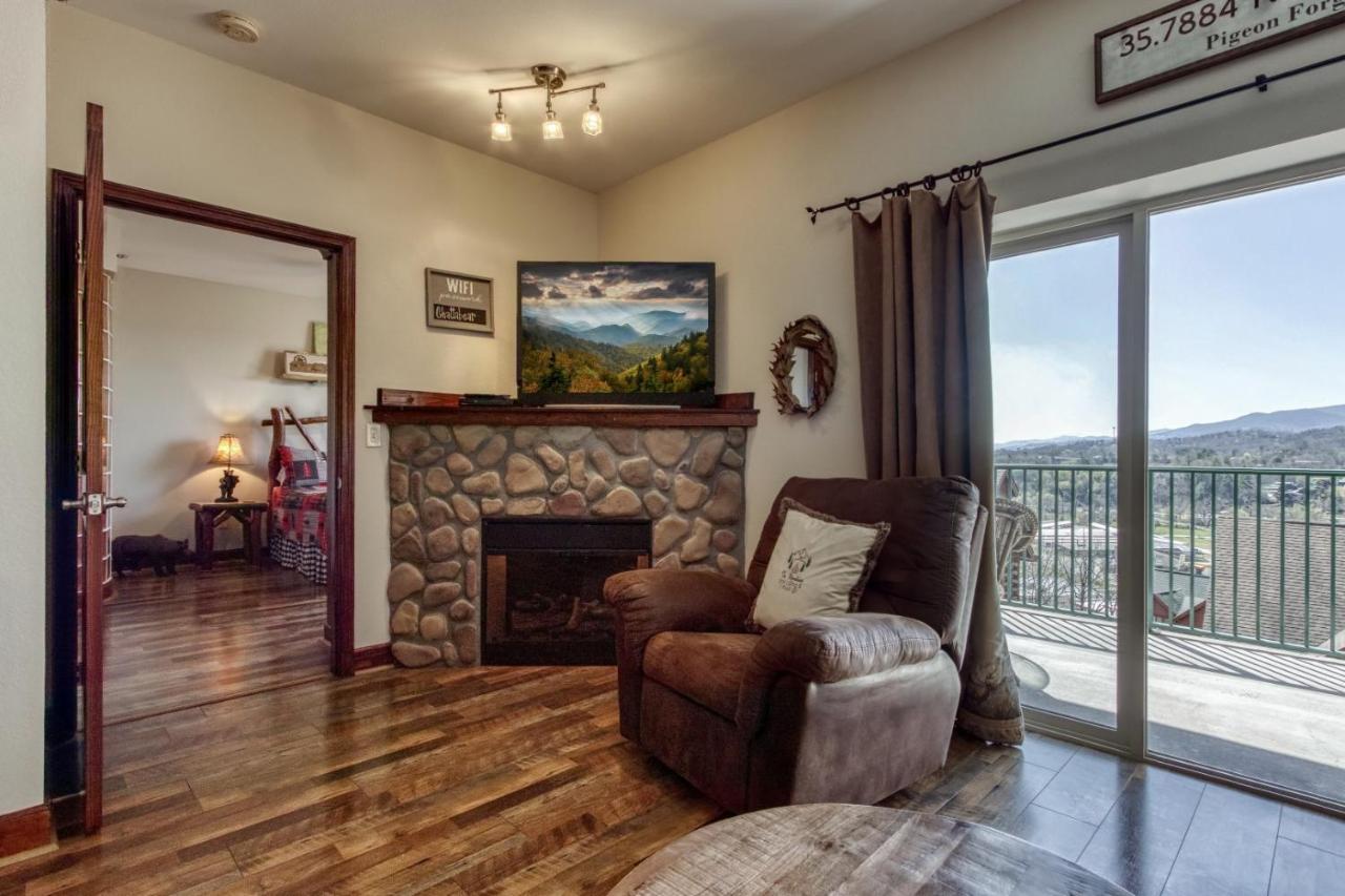 Gorgeous 2Bd 2Bth Condo With Mountain Views Pool Hot Tub Game Room Close To Parkway Pigeon Forge Exterior photo