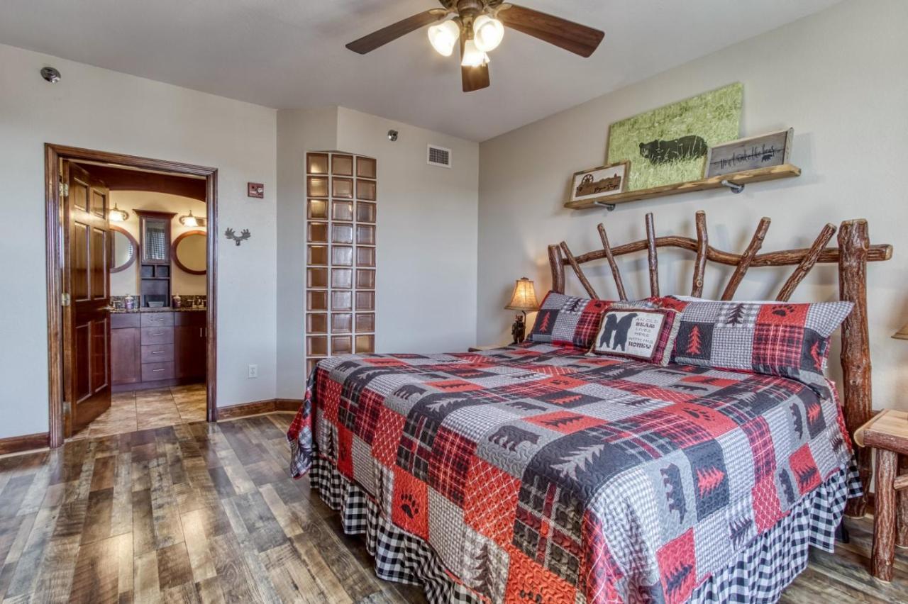 Gorgeous 2Bd 2Bth Condo With Mountain Views Pool Hot Tub Game Room Close To Parkway Pigeon Forge Exterior photo